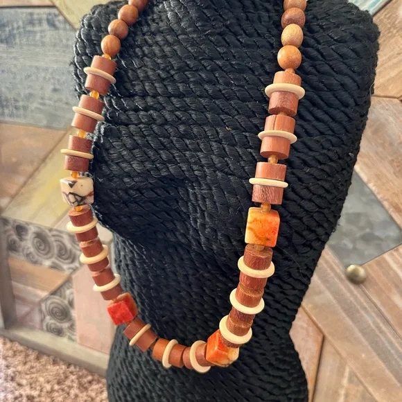 Wood Necklace handmade with natural wood - Picture 8 of 9